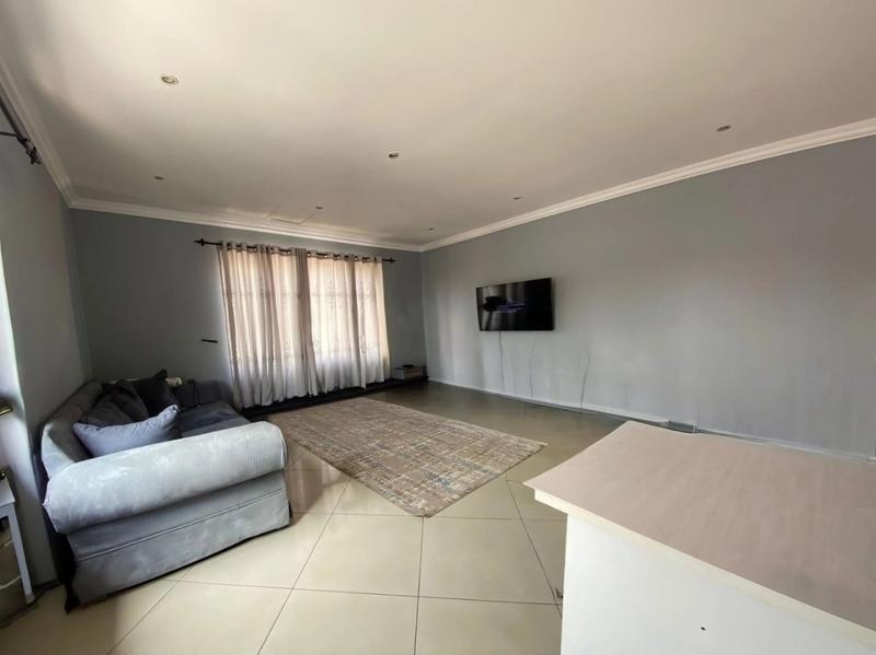 To Let 4 Bedroom Property for Rent in Barbeque Downs Gauteng