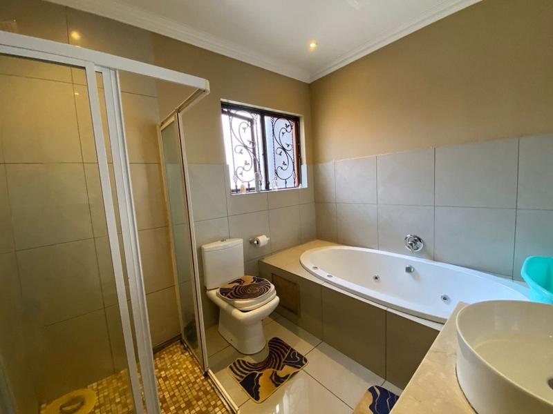 To Let 4 Bedroom Property for Rent in Barbeque Downs Gauteng