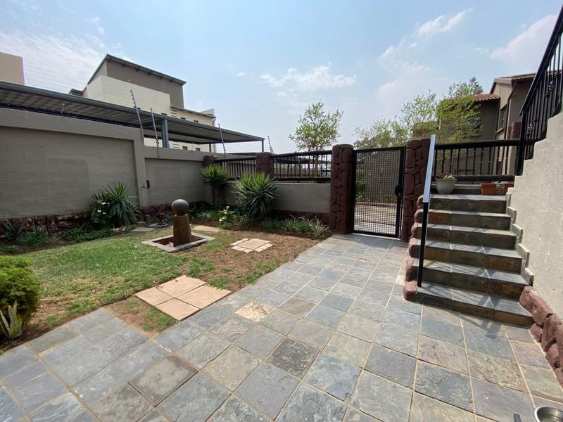 To Let 4 Bedroom Property for Rent in Barbeque Downs Gauteng
