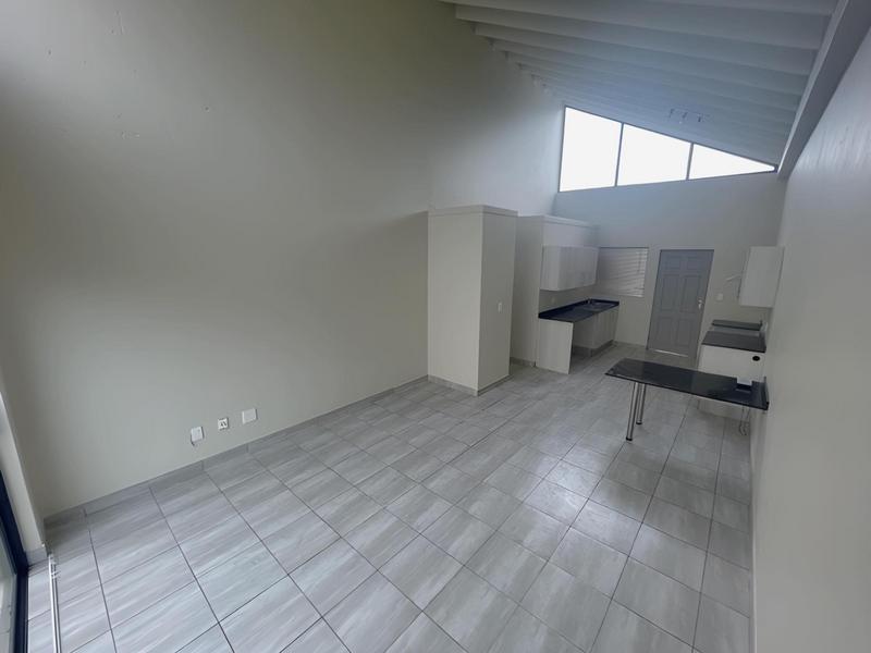 To Let 2 Bedroom Property for Rent in Beverley Gauteng
