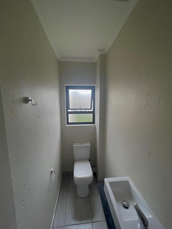 To Let 2 Bedroom Property for Rent in Beverley Gauteng