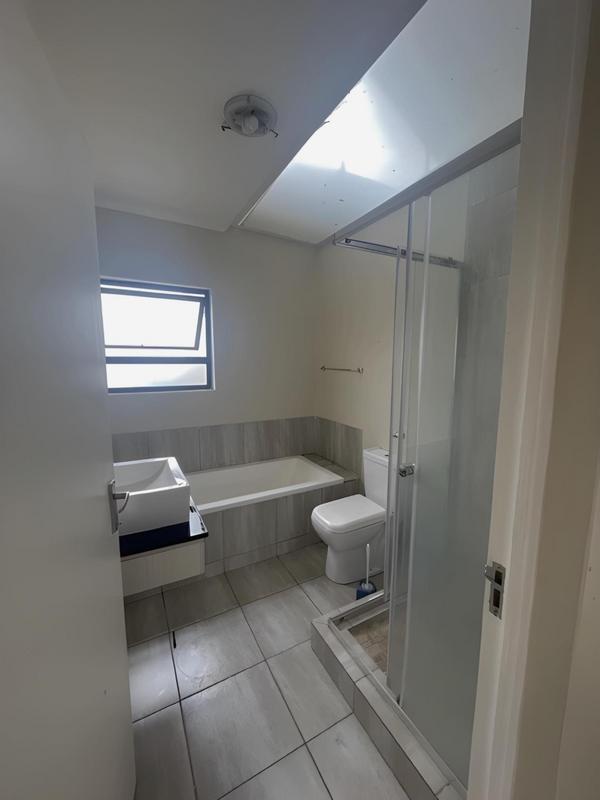 To Let 2 Bedroom Property for Rent in Beverley Gauteng