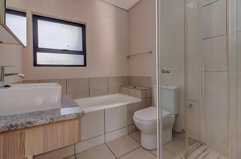 To Let 2 Bedroom Property for Rent in Beverley Gauteng