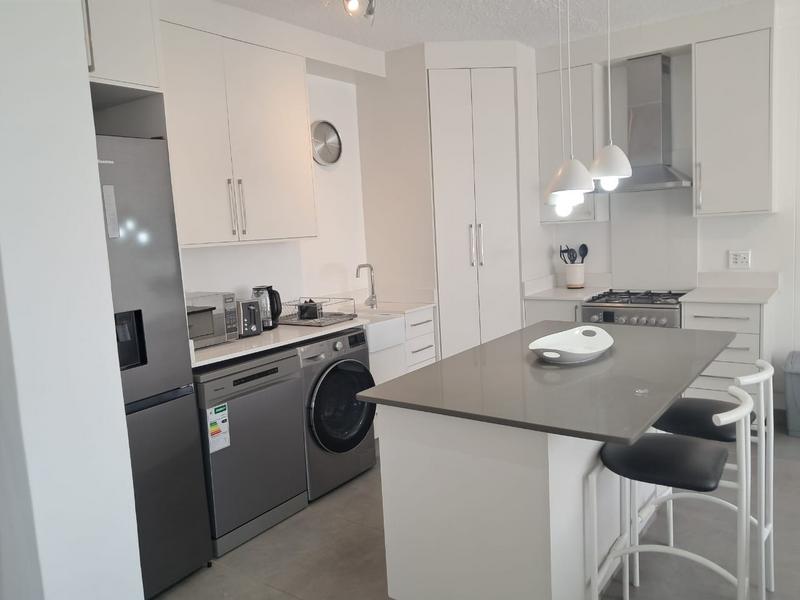To Let 2 Bedroom Property for Rent in Sandhurst Gauteng