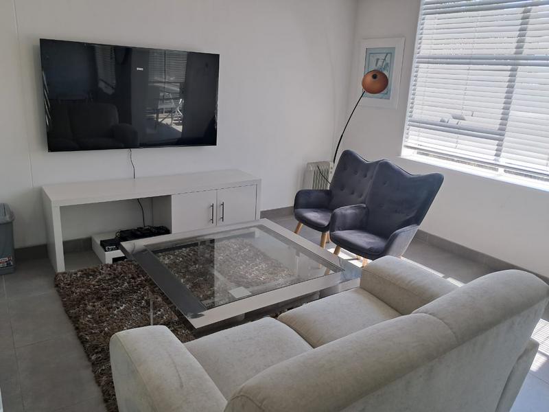 To Let 2 Bedroom Property for Rent in Sandhurst Gauteng