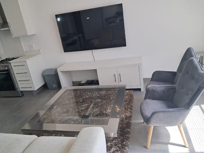 To Let 2 Bedroom Property for Rent in Sandhurst Gauteng