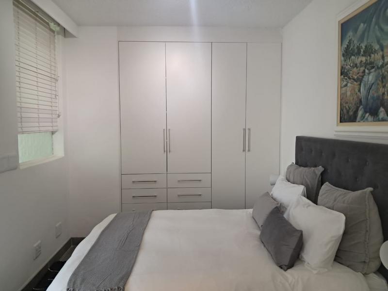 To Let 2 Bedroom Property for Rent in Sandhurst Gauteng