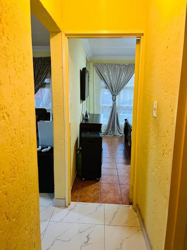 To Let 2 Bedroom Property for Rent in Mondeor Gauteng