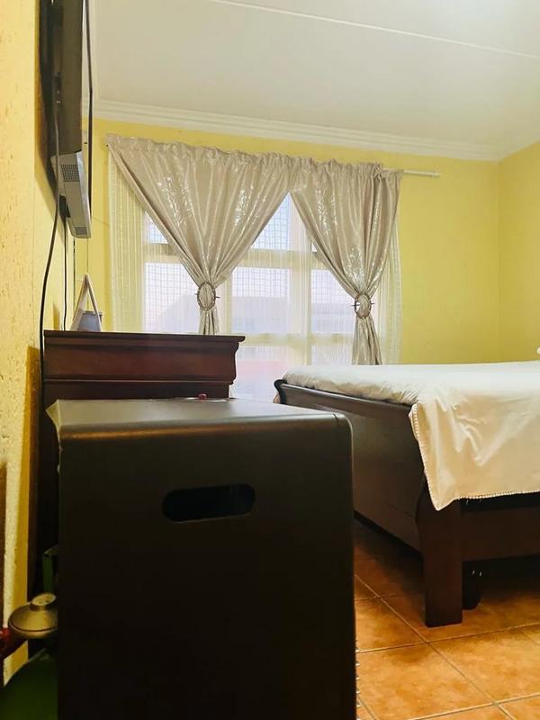 To Let 2 Bedroom Property for Rent in Mondeor Gauteng