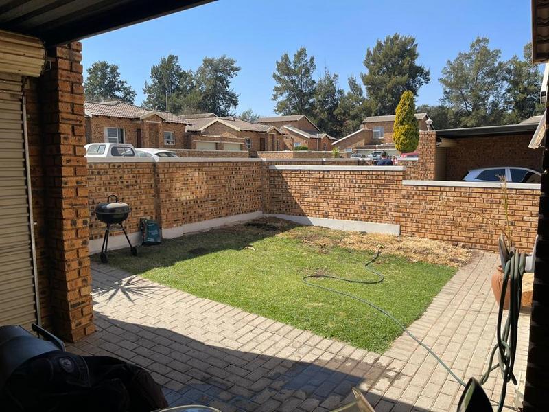 To Let 2 Bedroom Property for Rent in Honeydew Gauteng