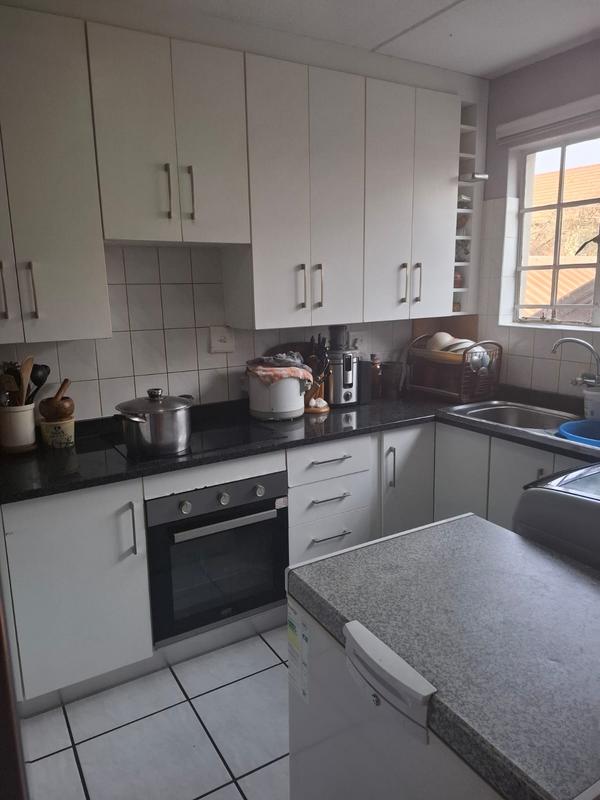 2 Bedroom Property for Sale in Faerie Glen Gauteng
