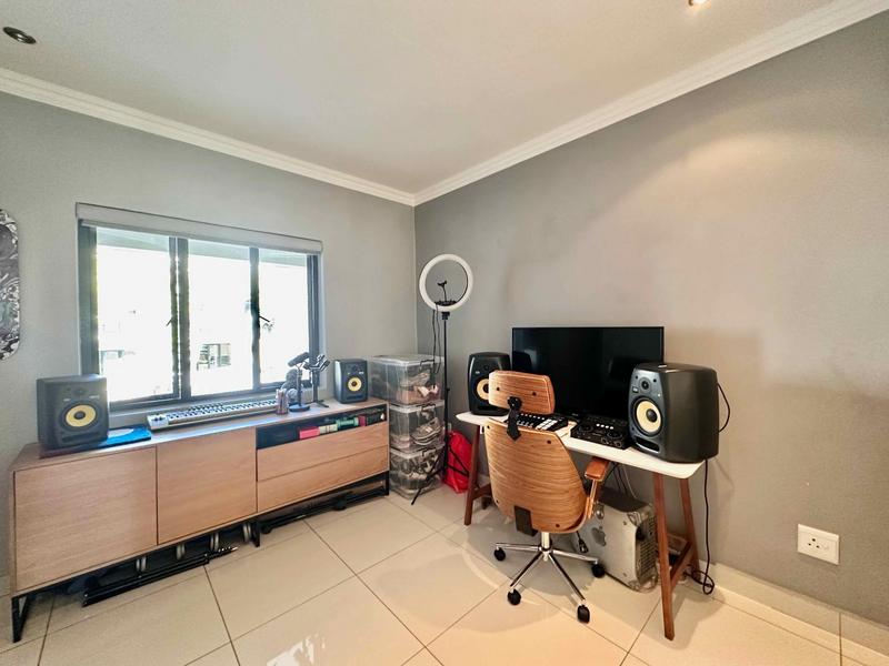 To Let 2 Bedroom Property for Rent in Bryanston Gauteng