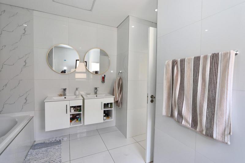 To Let 3 Bedroom Property for Rent in Broadacres Gauteng