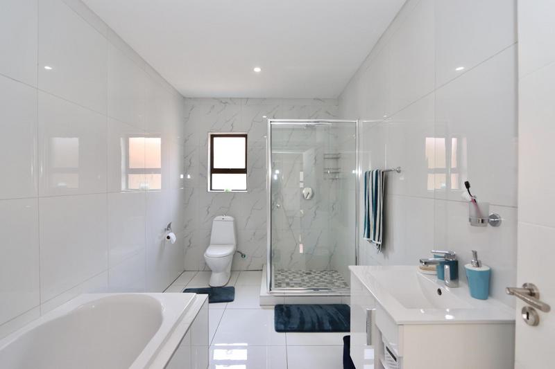 To Let 3 Bedroom Property for Rent in Broadacres Gauteng