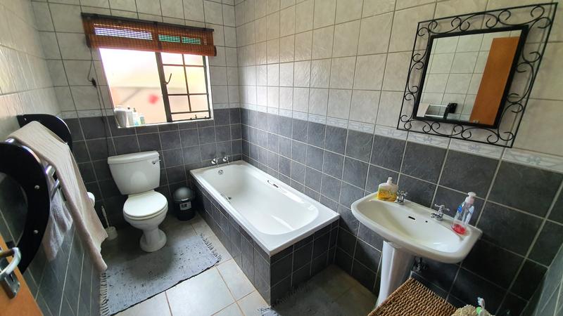 4 Bedroom Property for Sale in Hesteapark Gauteng