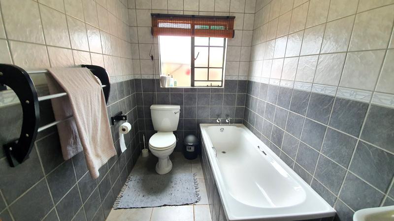 4 Bedroom Property for Sale in Hesteapark Gauteng