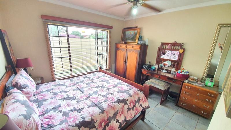 4 Bedroom Property for Sale in Hesteapark Gauteng