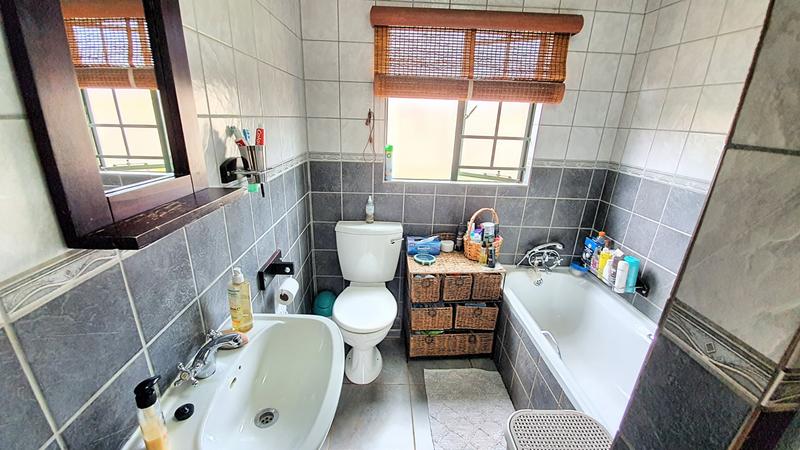 4 Bedroom Property for Sale in Hesteapark Gauteng