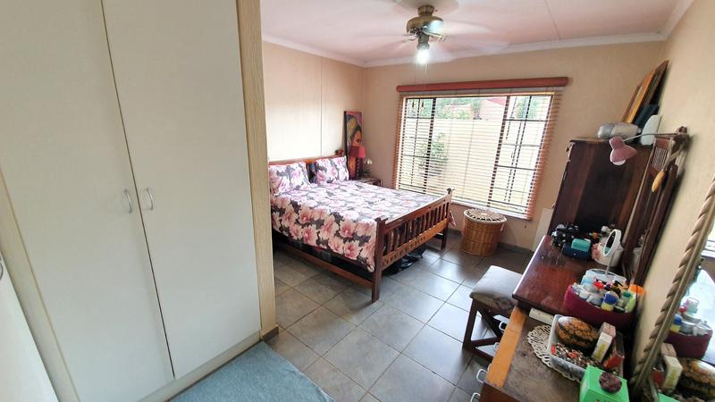 4 Bedroom Property for Sale in Hesteapark Gauteng