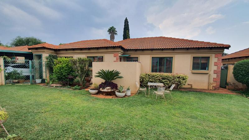 4 Bedroom Property for Sale in Hesteapark Gauteng