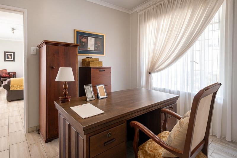 To Let 4 Bedroom Property for Rent in Constantia Park Gauteng