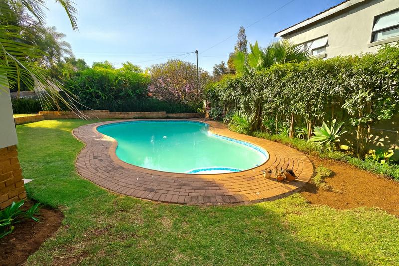 To Let 4 Bedroom Property for Rent in Constantia Park Gauteng