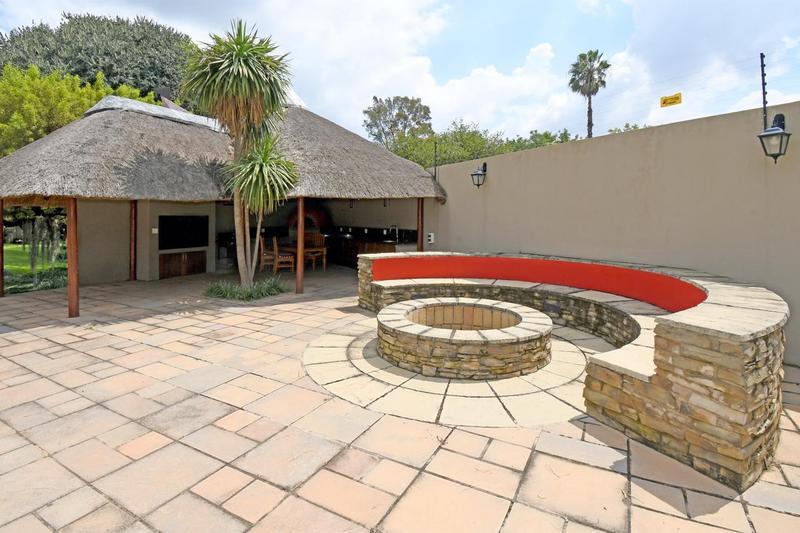 To Let 3 Bedroom Property for Rent in Glen Austin Gauteng