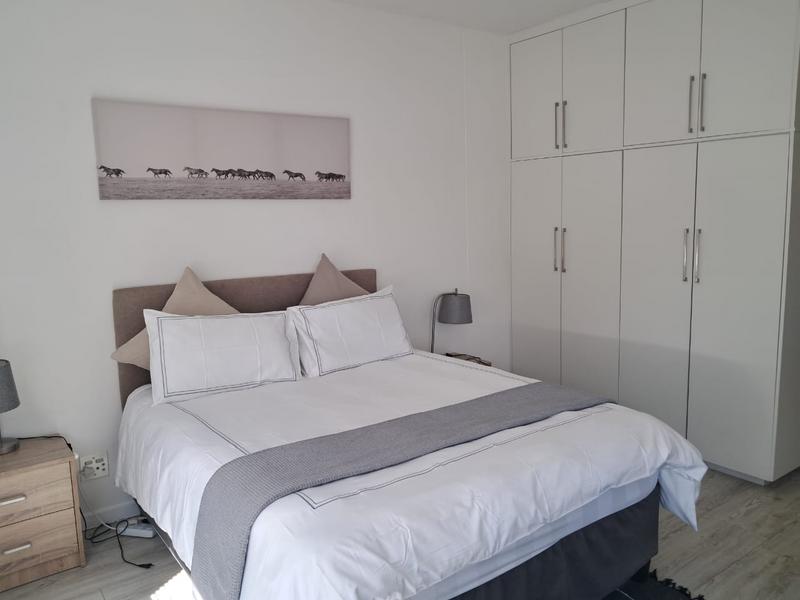 To Let 2 Bedroom Property for Rent in Sandhurst Gauteng