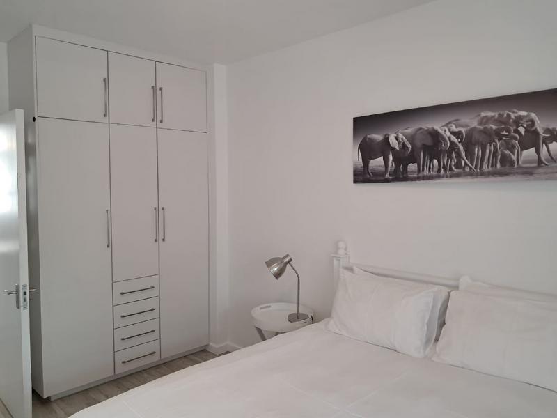 To Let 2 Bedroom Property for Rent in Sandhurst Gauteng