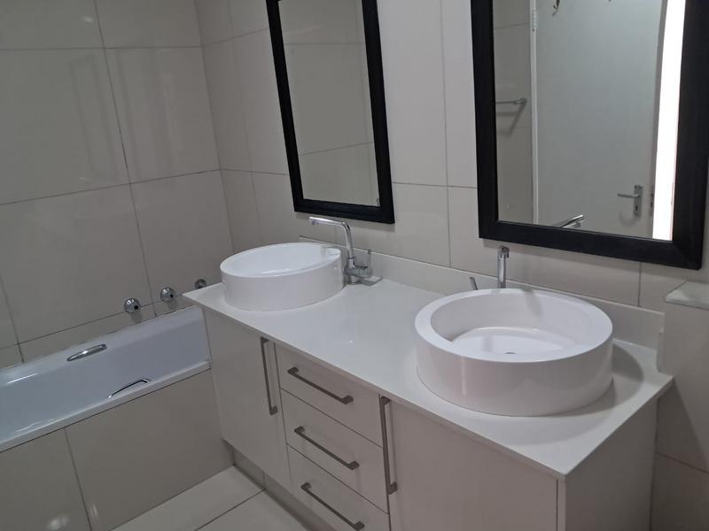 To Let 2 Bedroom Property for Rent in Sandhurst Gauteng