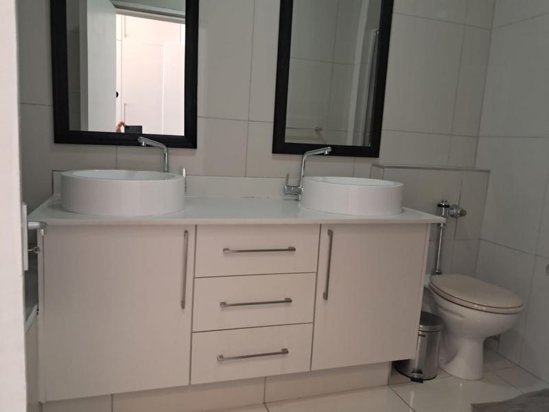 To Let 2 Bedroom Property for Rent in Sandhurst Gauteng