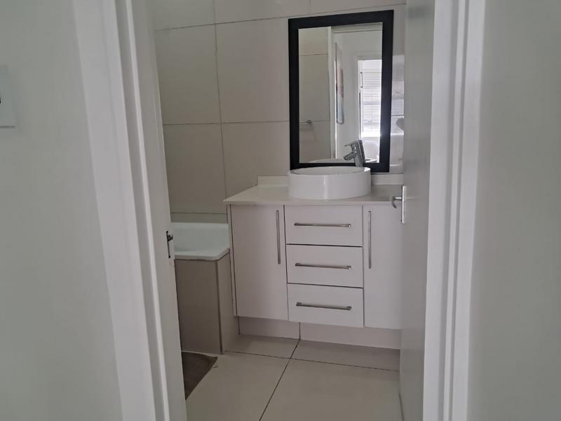 To Let 2 Bedroom Property for Rent in Sandhurst Gauteng