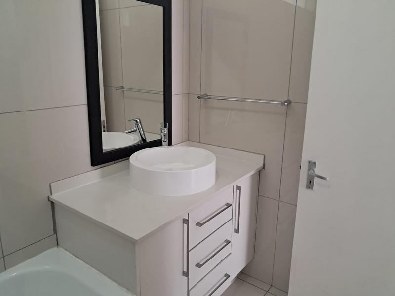 To Let 2 Bedroom Property for Rent in Sandhurst Gauteng