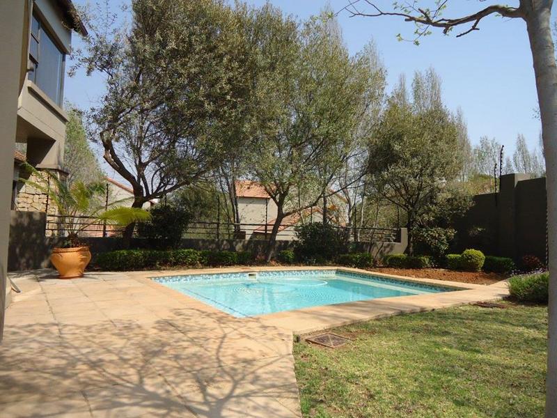 To Let 4 Bedroom Property for Rent in Waterkloof Ridge Gauteng