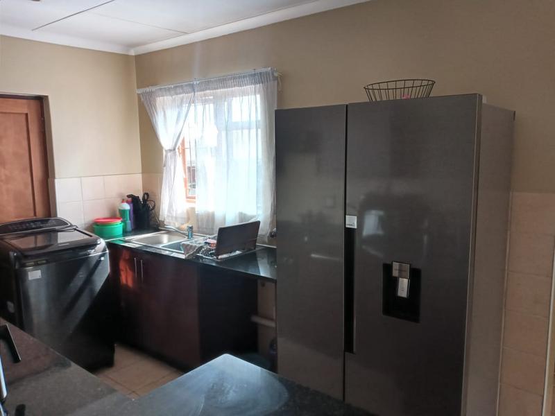 2 Bedroom Property for Sale in The Reeds Gauteng
