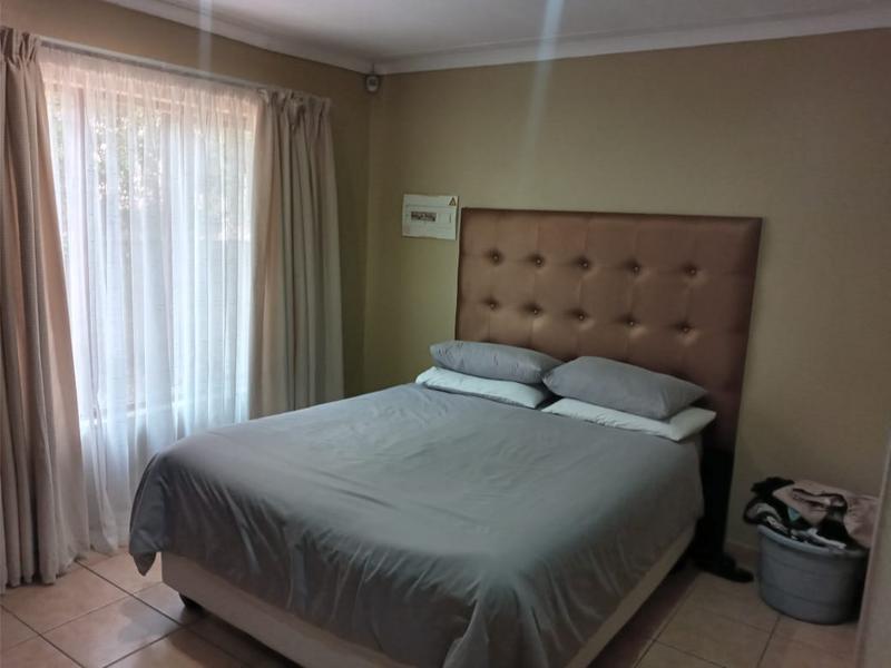 2 Bedroom Property for Sale in The Reeds Gauteng