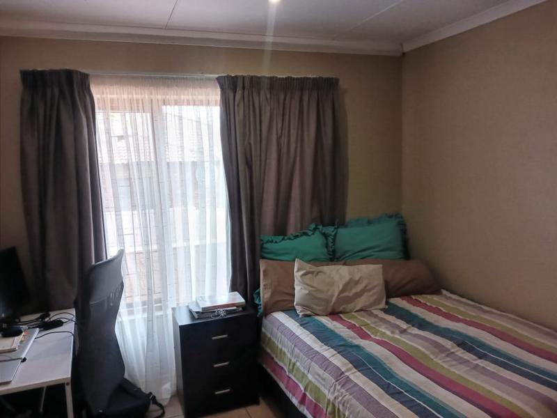 2 Bedroom Property for Sale in The Reeds Gauteng