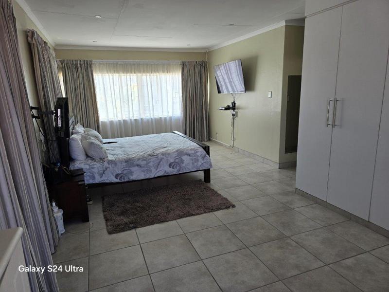10 Bedroom Property for Sale in Waterkloof Ridge Gauteng