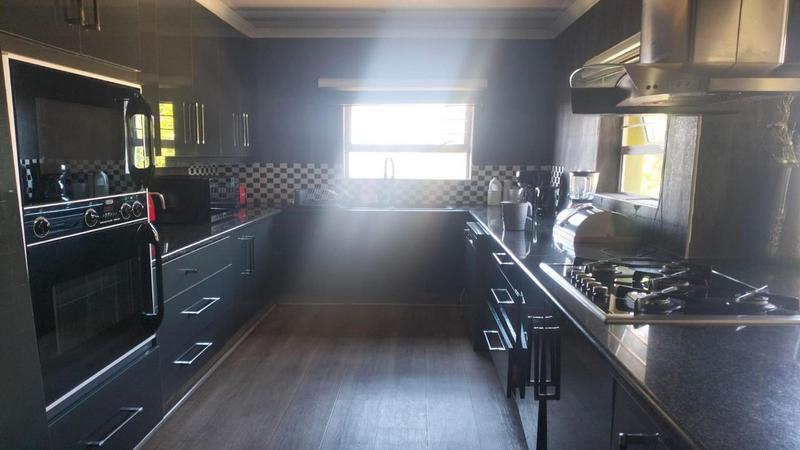 6 Bedroom Property for Sale in Roodekrans Gauteng