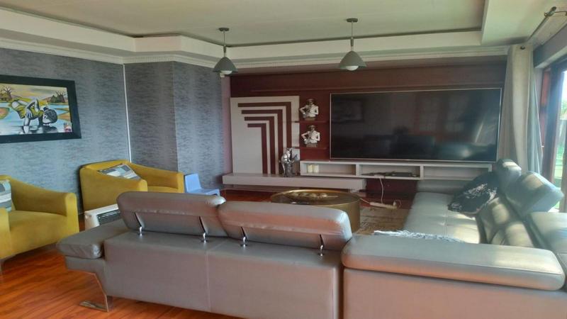 6 Bedroom Property for Sale in Roodekrans Gauteng