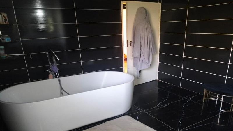 6 Bedroom Property for Sale in Roodekrans Gauteng