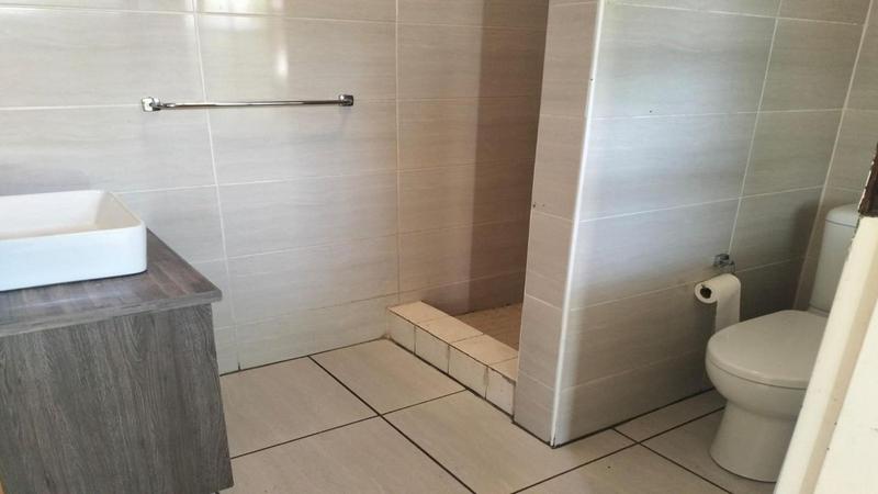 6 Bedroom Property for Sale in Roodekrans Gauteng