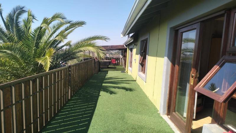 6 Bedroom Property for Sale in Roodekrans Gauteng