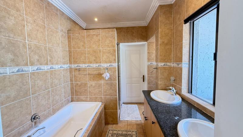 4 Bedroom Property for Sale in Blue Valley Golf Estate Gauteng