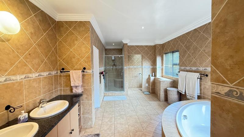 4 Bedroom Property for Sale in Blue Valley Golf Estate Gauteng
