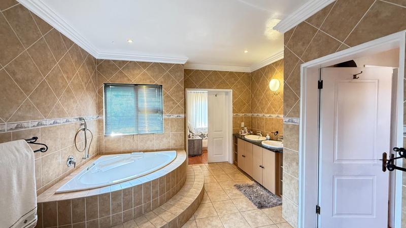 4 Bedroom Property for Sale in Blue Valley Golf Estate Gauteng