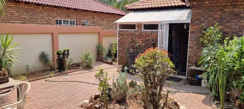 2 Bedroom Property for Sale in Theresa Park Gauteng