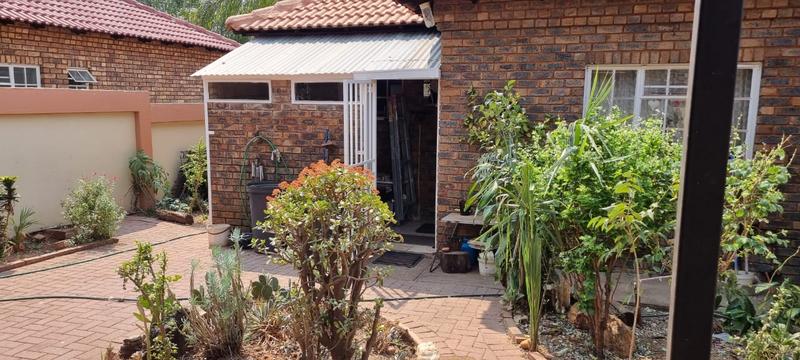 2 Bedroom Property for Sale in Theresa Park Gauteng