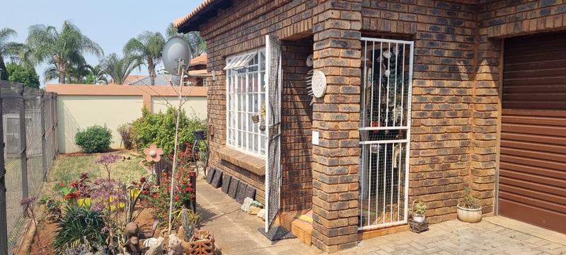 2 Bedroom Property for Sale in Theresa Park Gauteng