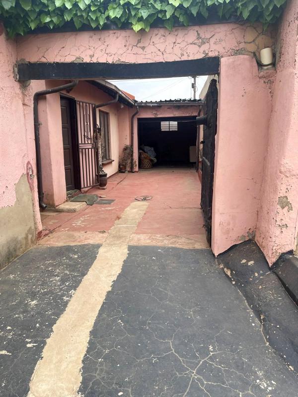 2 Bedroom Property for Sale in Protea Glen Gauteng